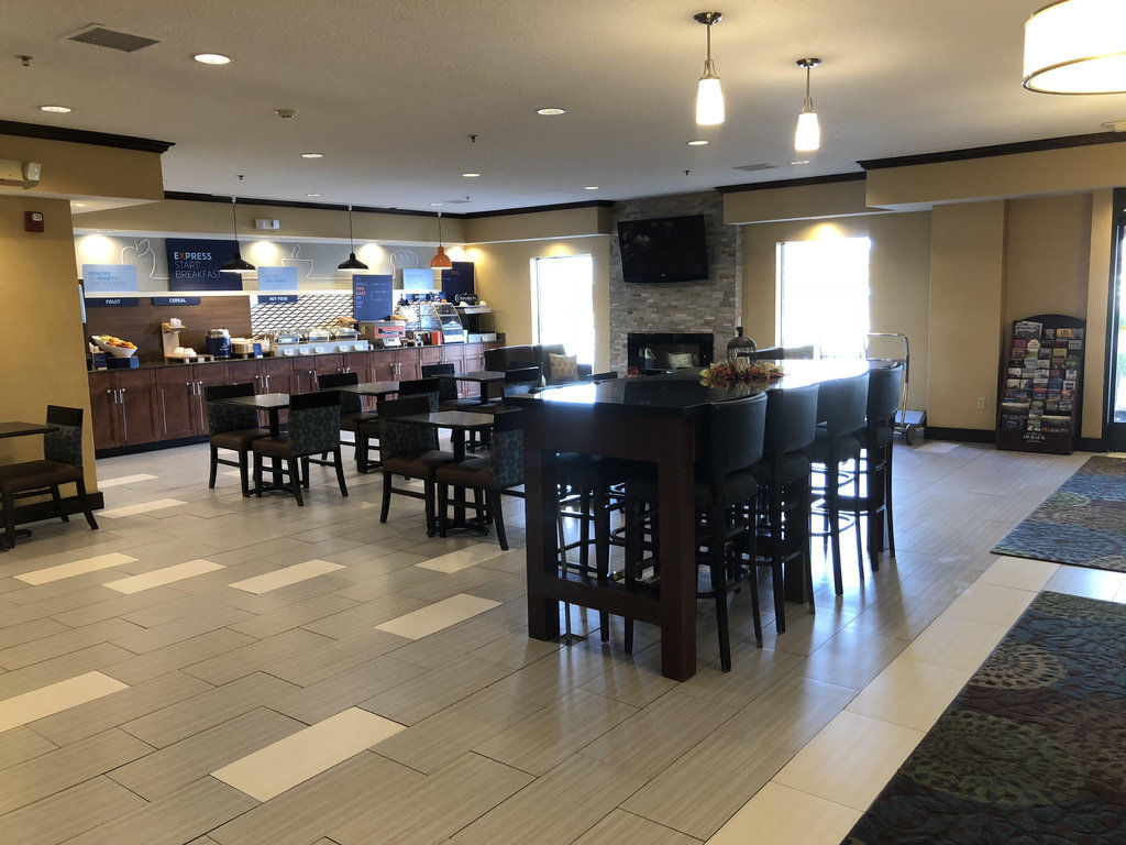 瑟克尔维尔智选假日套房酒店 Circleville 外观 照片